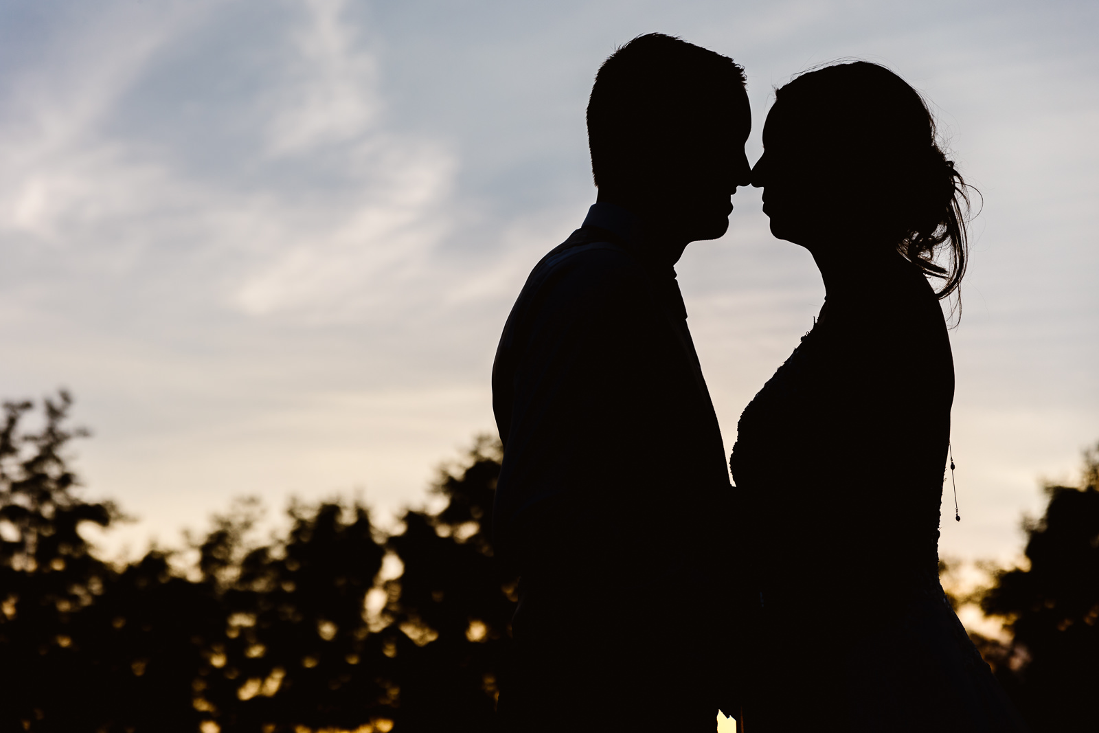 gouden uur shoot met bruidspaar