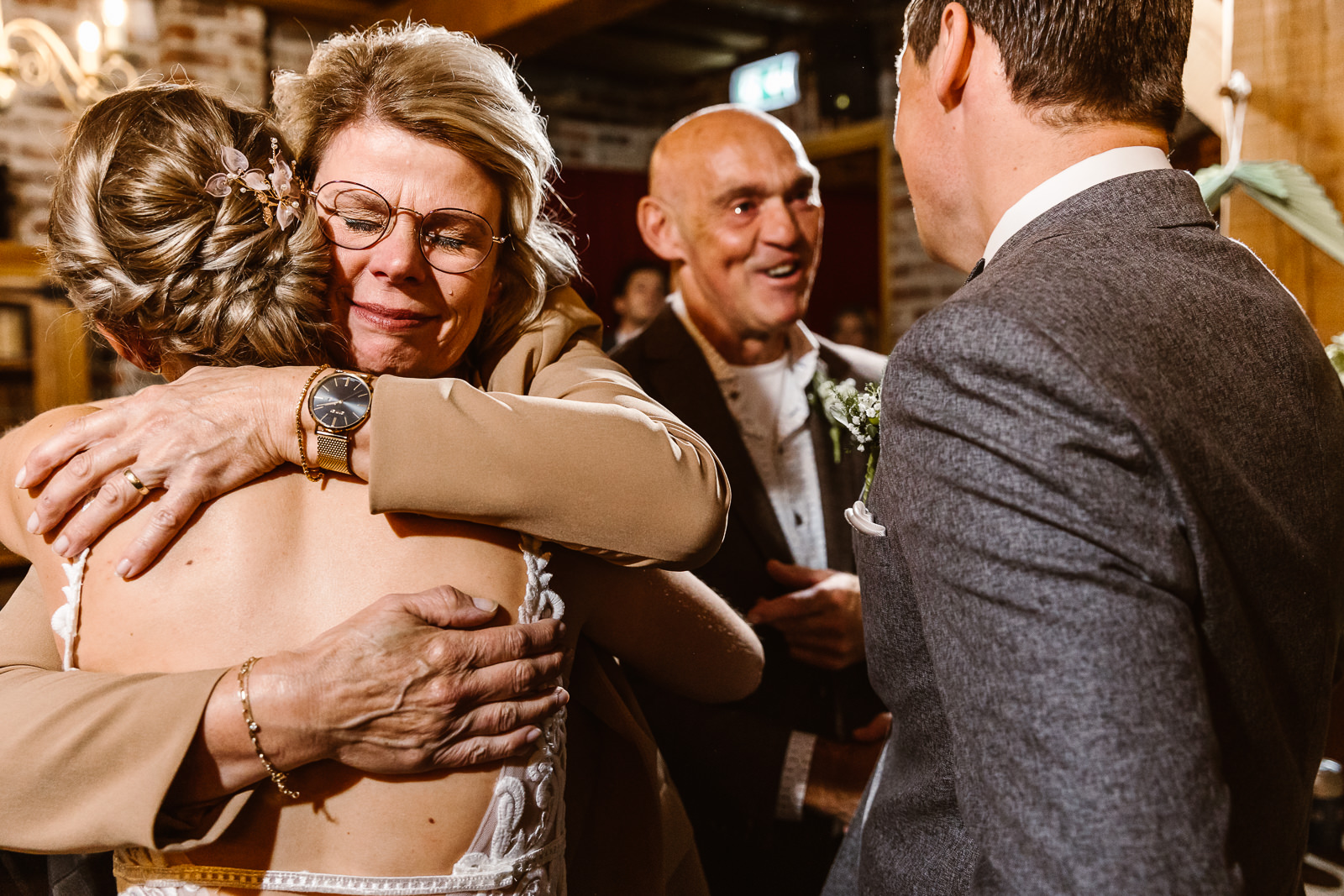 Ouders feliciteren bruidspaar