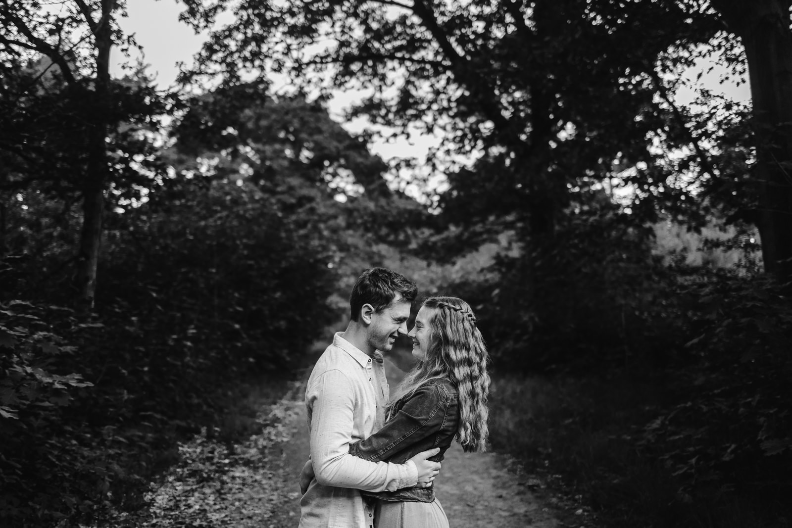 denise-van-duren-bruidsfotografie-loveshoot-bos-3